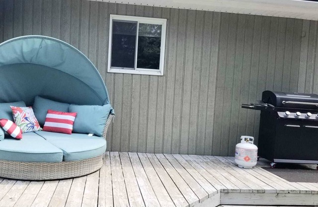 Manitoulin Island, Cozy Retreat . 3 min Walk to Dock