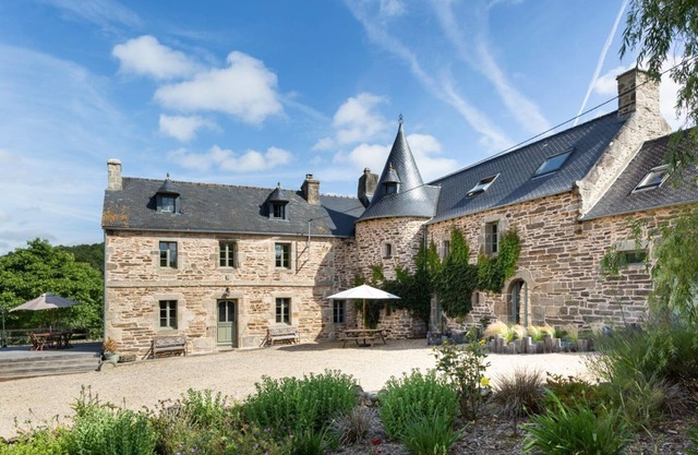 Manoir De Kervegat - Seven Bedroom Castle, Sleeps 15