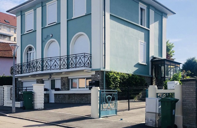 Manon : Charming 2 bedroom flat on the first floor of a fully renovated Residence (with Balcony)