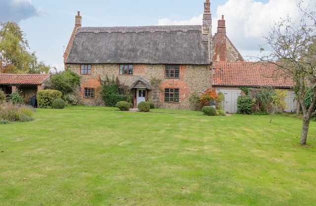 MANOR FARM HOUSE, family friendly, with open fire in Bacton