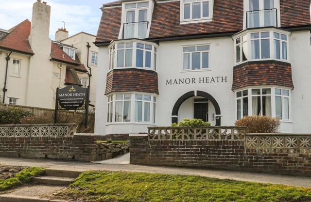 MANOR HEATH - THE PENTHOUSE, pet friendly in Scarborough