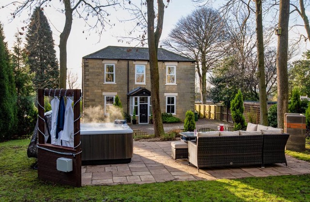 Manor House - Hot Tub House for max 10 people