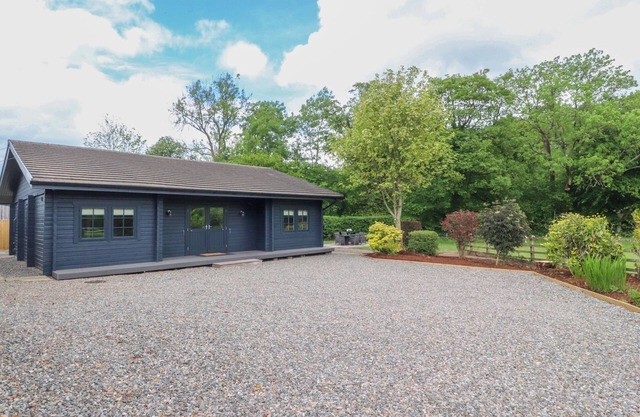 MANOR LODGE, family friendly, character holiday cottage in Clitheroe