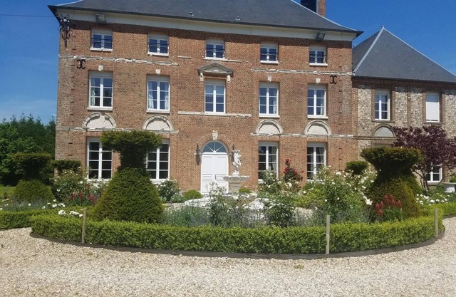 Manoury Manor - YPREVILLE BIVILLE