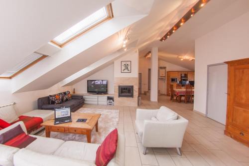 Mansard Apartment Antonovicha 4