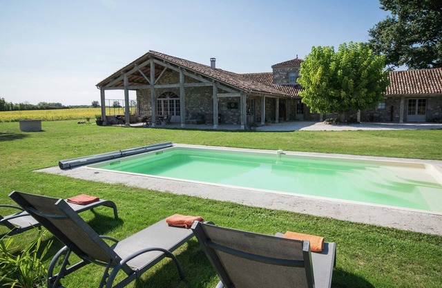 Mansion in Fargues with Pool and Garden