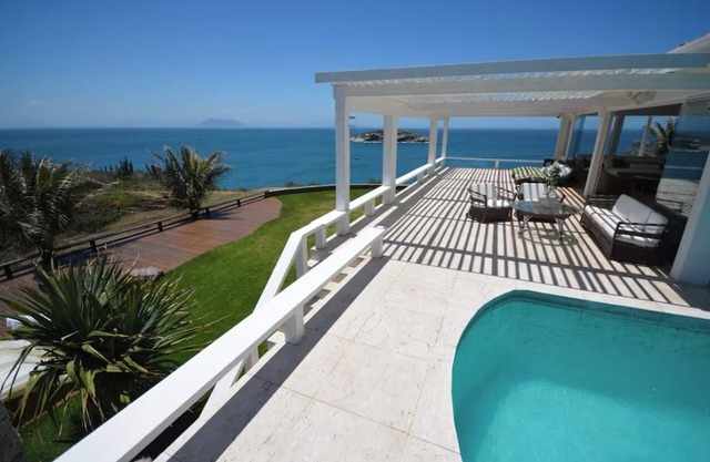 Mansion in João Fernandes - Beachfront