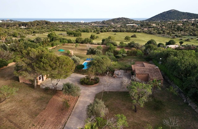 Mansion in the countryside near the beach with sea views