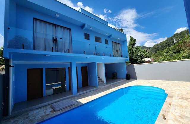 Mansion with 8 suites in Angra dos Reis with heated pool and 1.5 km from the beach