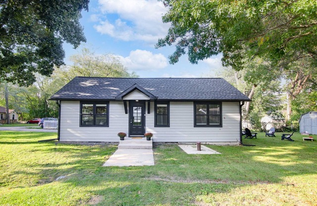 Maple Beach Cottage - Charming 2-bedroom cottage in Edgerton