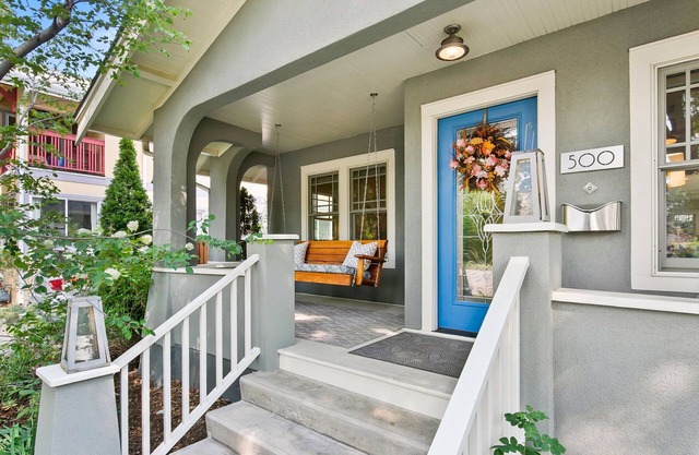 Maple Courtyard - Old Town w/King Suite & Piano