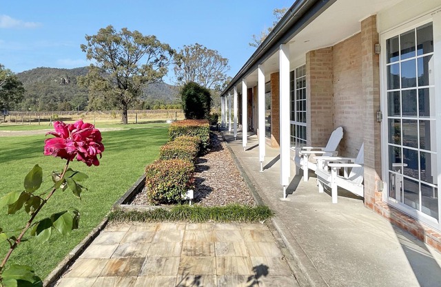 Maple Gate - A delightful farmlet in Broke