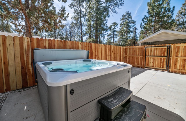 Maple Lane Lodge - Hot Tub, Air Hockey, Shuffle Board, Fire Pit