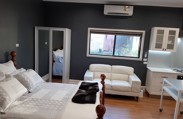 Maple Leaf Cottage - Pet Friendly, special rates for extended stays