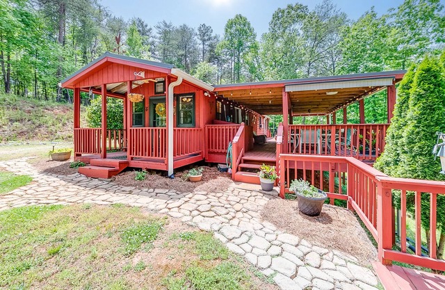 ★ Maple Rooster Cottage ★ Private MTN Retreat - Covered Deck