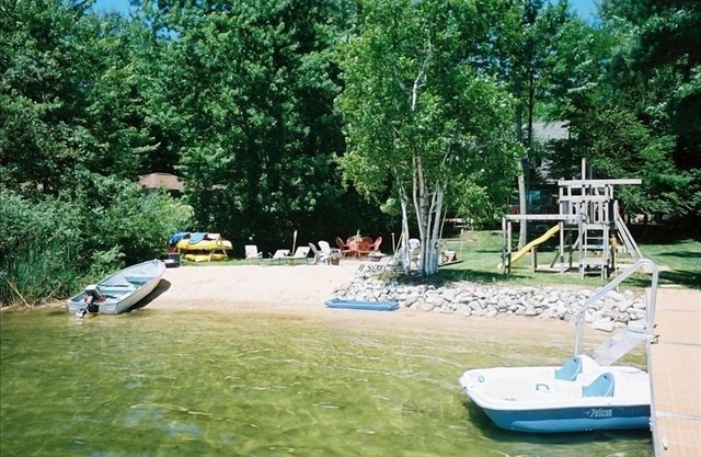 Maple Woods Cottage on beautiful Bass Lake #PSTR 22-071n6 adults/2 children