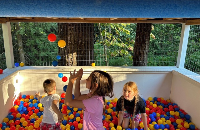 #Maplerockresort-13 acre/GolfCourse/VirtualGolf/Gymnasium/Arcade/Volleyball!