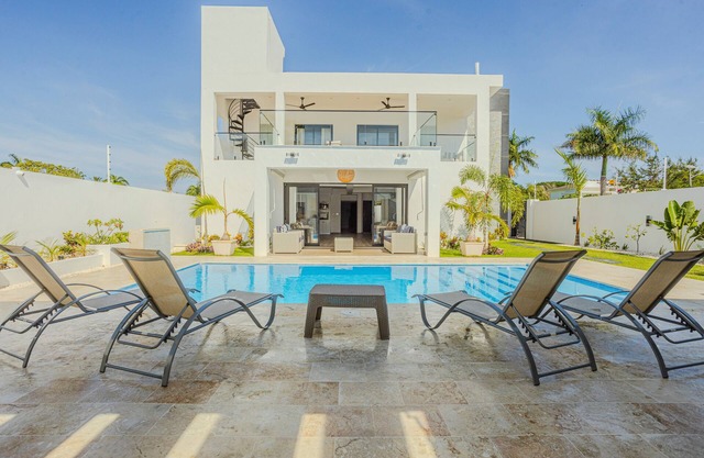 Mara Vita - Luxury Oceanfront Villa Combination - 16 Bedrooms
