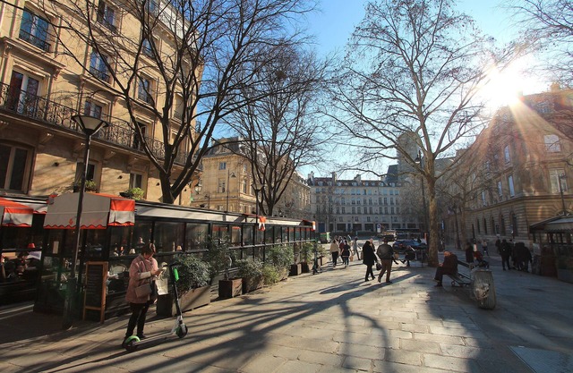 Marais - Sicile - Sainte Croix de la Bretonnerie -Gay Paris