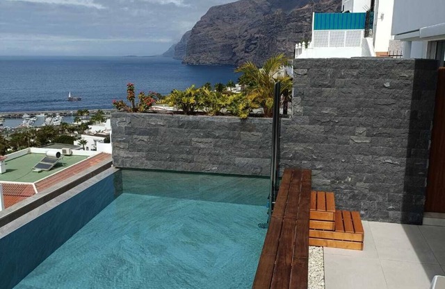 Maravilloso Triplex con Pisicna Privada, Jacuzzi y Sauna en los Gigantes