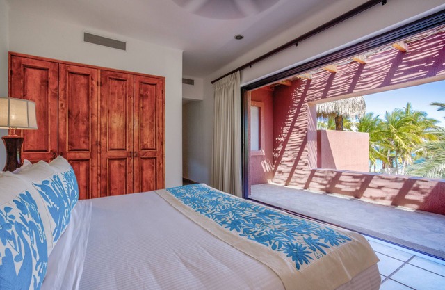 Marcela up: Oceanview 2 bedr with private balcony