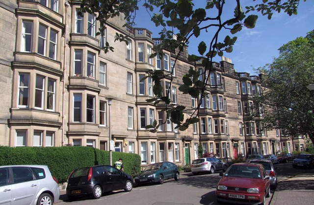 Mardale Crescent [380] is a Spacious top floor apartment in green Merchiston area