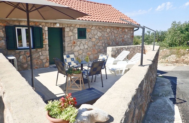 Mareta apartment with free wifi in a stone house