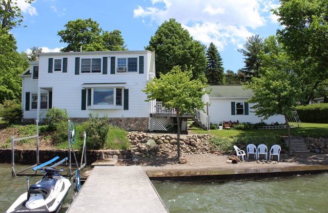 "MargueritaVille" Cozy 6 Bedroom Cottage With Private Beach in Wine Country