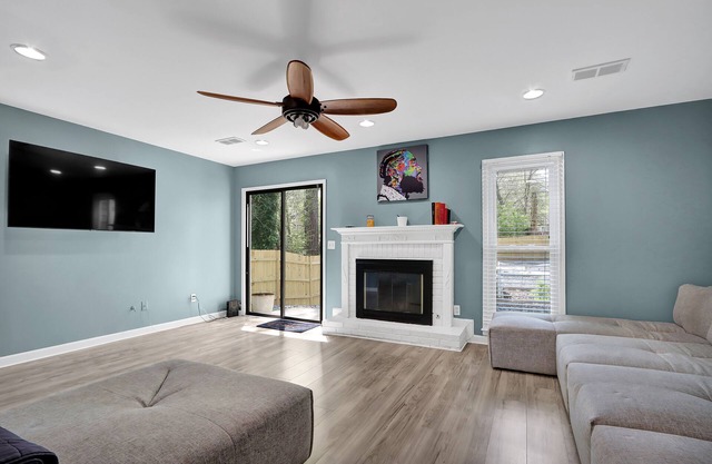 Marietta's Modern Hideaway Pet-Friendly w/WFH Setup