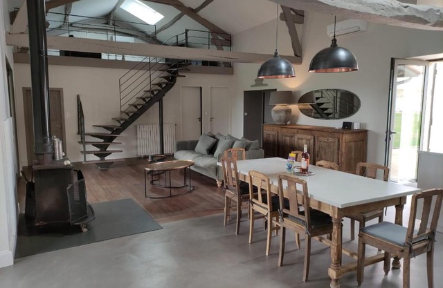 Marigné: Superb country house, swimming pool and hot tub