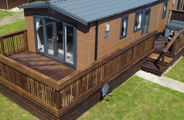 MARIGOLD LODGE, pet friendly, character holiday cottage in Staithes