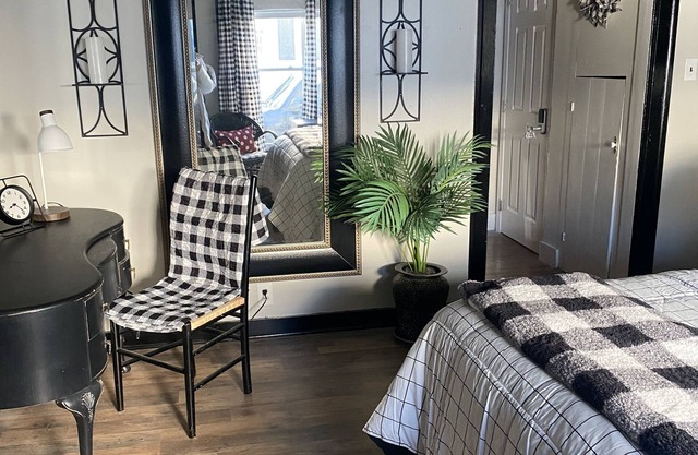 Marilyn Apartment with designated work space-CNU/smoky mountains/Cherokee Lake