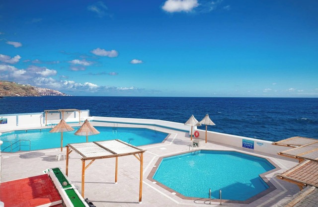 Marina Blue, Las Caletillas