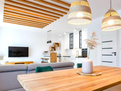 Marina Deluxe - największy apartament na Marinie plus garaż, klima, widok na jezioro, winda, 2 balkony