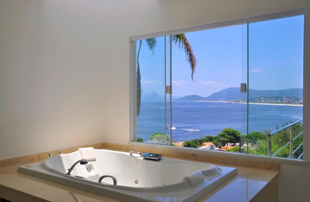 Marina's Praia Itaipu