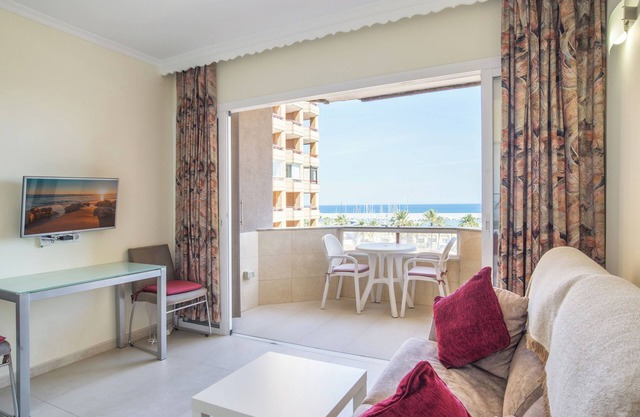 Marina View Modern Apartment with Sea View, Wi-Fi, A/C & Terrace