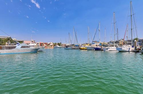 Marina Views Cozy 3br Villa In Tipperary Waters