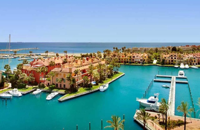 Marina Waterfront Apartment with spectacular views