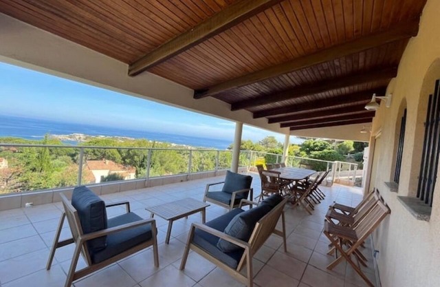 Marine de Davia - Sleeps 12