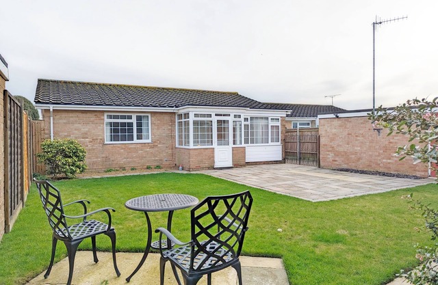 Marine Lodge - a bungalow that sleeps 4 guests in 2 bedrooms