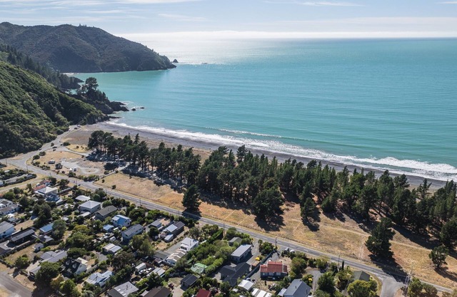 Marine Sounds - Rarangi Holiday Home