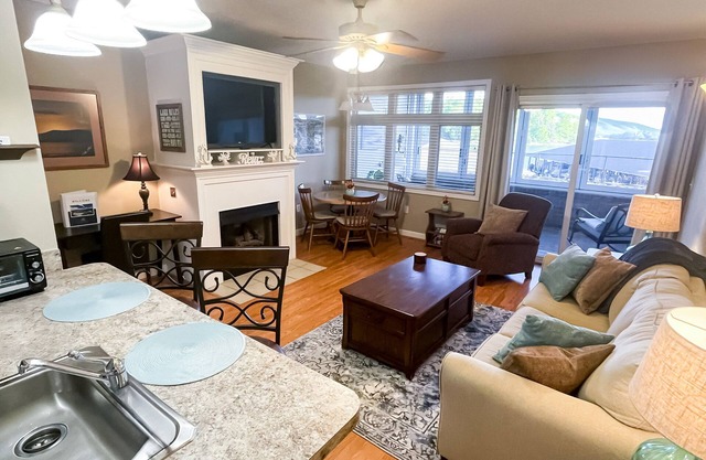 Mariner's Nook, - Charming Lakefront condo in Mariner's Landing Resort at SML