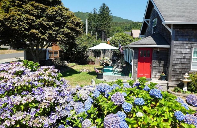Mariner's Retreat ~ A Downtown Garibaldi Oasis