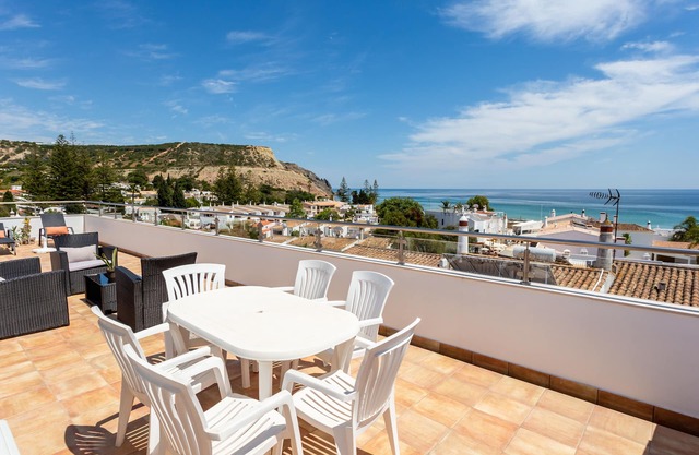Mariners (2) - Bright and stylish apartment - 2 minute walk to the beach