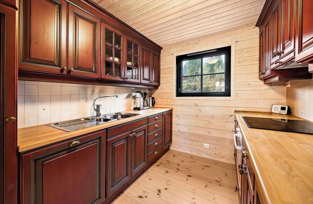 Marit's Hytte is a typical Norwegian holiday home, suitable for 6 to 8 people. Enjoy the fantastic view from the spacious veranda of this house.