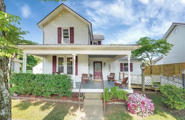 Marjie’s Retreat with Hot Tub and Swimming Pool