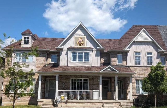 Markham 3-bedroom , first floor kitchen, parking space monthly rent