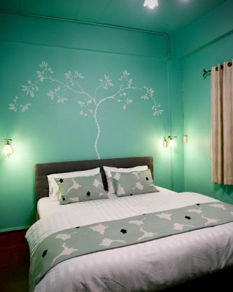 maross bed and room