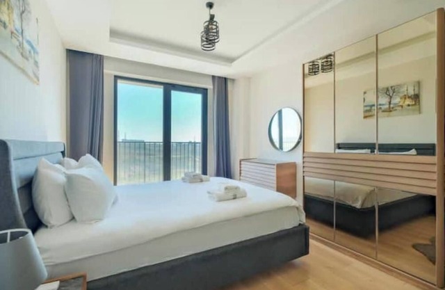 Mars - Charming Modern 2BR Apt w/ Gym & Parking