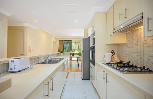 Marsfield New Modern Townhouse with Pool Garagen